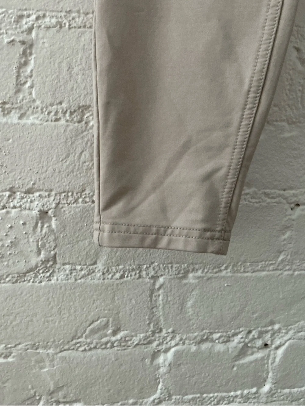 HUE Beige Ankle Cropped Ponte Pants